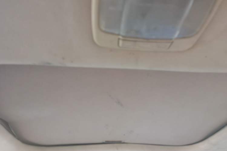 Used Huatai Santa Fe Classic 2012 2.0L Gasoline Manual Two-Wheel Drive with Sunroof Headliner