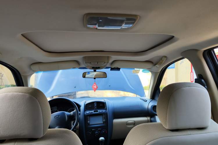Used Huatai Santa Fe Classic 2012 2.0T Diesel Manual Two-Wheel Drive Hurricane Version Headliner