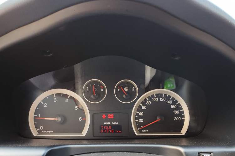 Used Huatai Santa Fe Classic 2012 2.0T Diesel Manual Two-Wheel Drive Hurricane Version Instrument Cluster