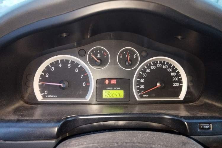 Used Huatai Santa Fe Classic 2012 2.0L Gasoline Manual Two-Wheel Drive with Sunroof Instrument Cluster
