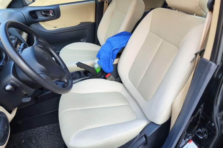 Used Huatai Santa Fe Classic 2012 2.0T Diesel Manual Two-Wheel Drive Hurricane Version Left Front Seat
