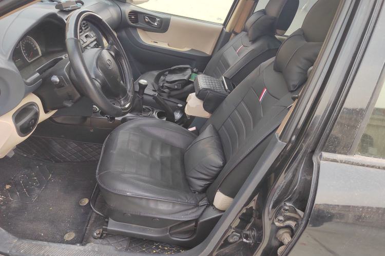 Used Huatai Santa Fe Classic 2012 2.0L Gasoline Manual Two-Wheel Drive with Sunroof Left Front Seat