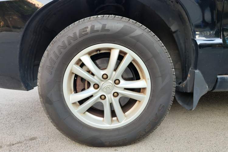 Used Huatai Santa Fe Classic 2012 2.0T Diesel Manual Two-Wheel Drive Hurricane Version Left Front Wheel Hub