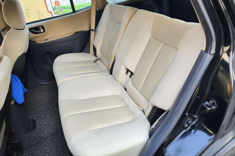 Used Huatai Santa Fe Classic 2012 2.0T Diesel Manual Two-Wheel Drive Hurricane Version Left Rear Seat