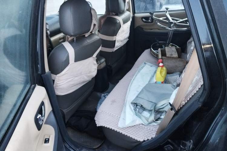 Used Huatai Santa Fe Classic 2012 2.0L Gasoline Manual Two-Wheel Drive with Sunroof Left Rear Seat
