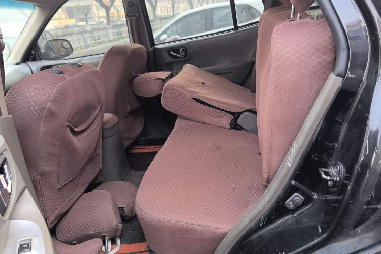 Used Huatai Santa Fe Classic 2012 2.0L Gasoline Manual Two-Wheel Drive with Sunroof Left Rear Seat