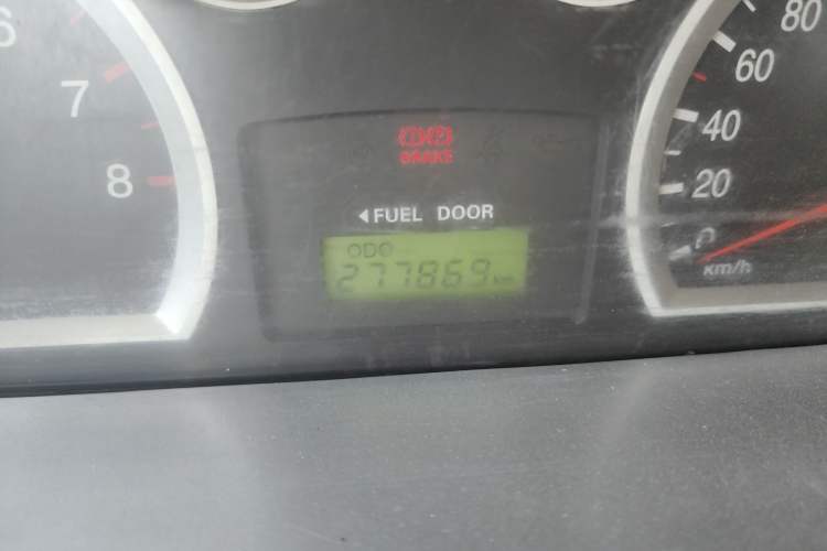 Used Huatai Santa Fe Classic 2012 2.0L Gasoline Manual Two-Wheel Drive Comfort Version Odometer Close Up
