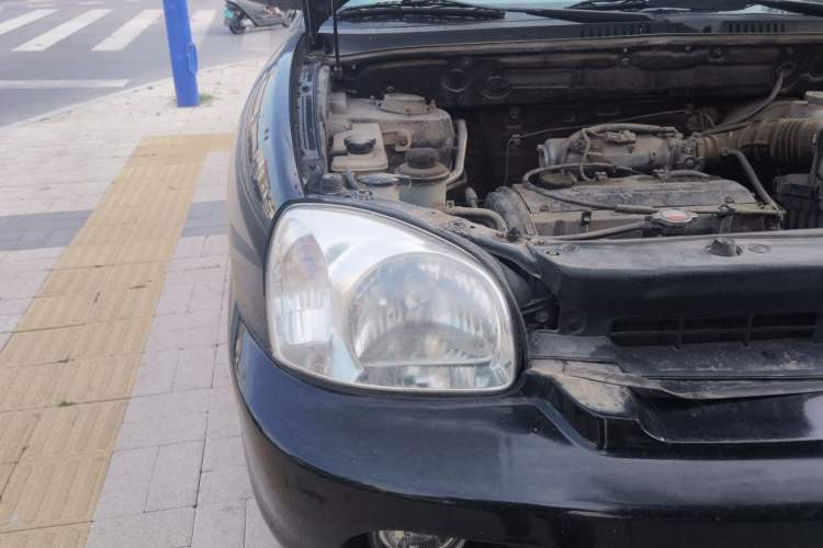 Used Huatai Santa Fe Classic 2012 2.0L Gasoline Manual Two-Wheel Drive with Sunroof Right Front Headlight