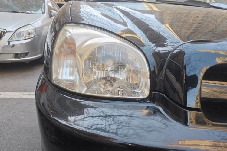 Used Huatai Santa Fe Classic 2012 2.0L Gasoline Manual Two-Wheel Drive Comfort Version Right Front Headlight