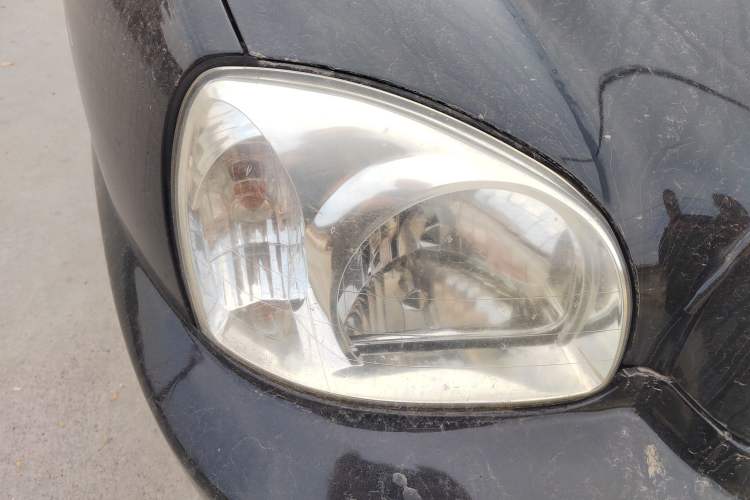 Used Huatai Santa Fe Classic 2012 2.0L Gasoline Manual Two-Wheel Drive with Sunroof Right Front Headlight