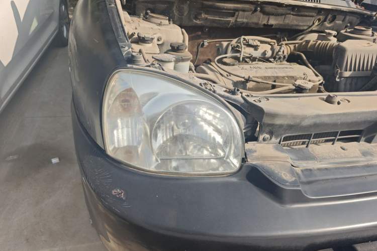 Used Huatai Santa Fe Classic 2012 2.0L Gasoline Manual Two-Wheel Drive with Sunroof Right Front Headlight