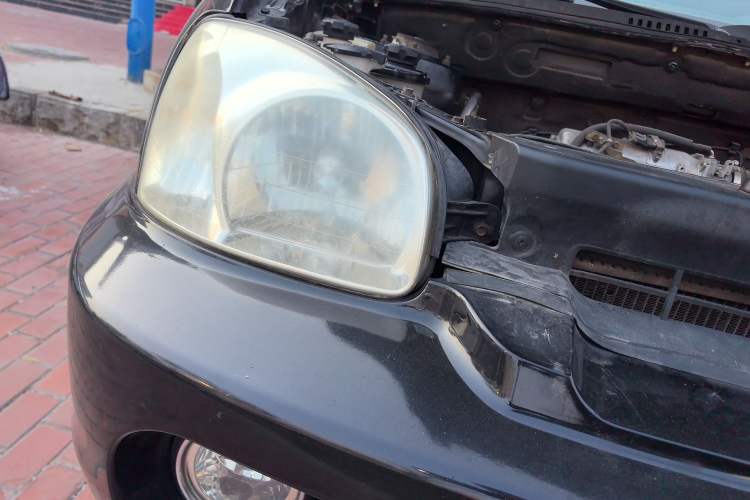 Used Huatai Santa Fe Classic 2012 2.0L Gasoline Manual Two-Wheel Drive with Sunroof Right Front Headlight