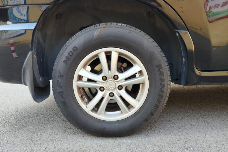 Used Huatai Santa Fe Classic 2012 2.0T Diesel Manual Two-Wheel Drive Hurricane Version Right Rear Wheel Hub
