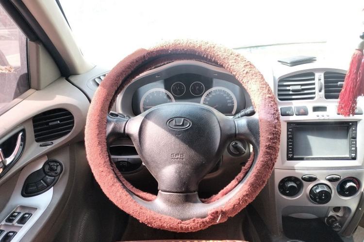 Used Huatai Santa Fe Classic 2012 2.0L Gasoline Manual Luxury Version Steering Wheel