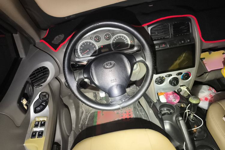 Used Huatai Santa Fe Classic 2012 2.0L Gasoline Manual Two-Wheel Drive with Sunroof Steering Wheel