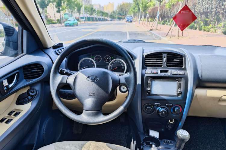 Used Huatai Santa Fe Classic 2012 2.0T Diesel Manual Two-Wheel Drive Hurricane Version Steering Wheel