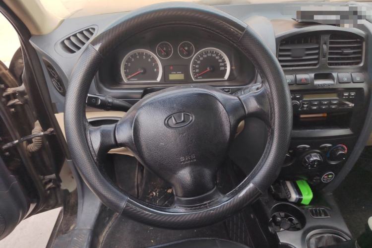 Used Huatai Santa Fe Classic 2012 2.0L Gasoline Manual Two-Wheel Drive with Sunroof Steering Wheel