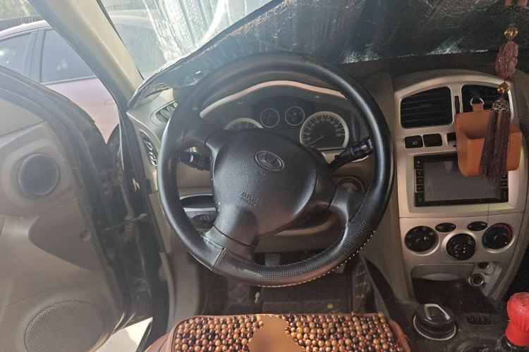 Used Huatai Santa Fe Classic 2012 2.0L Gasoline Manual Two-Wheel Drive with Sunroof Steering Wheel