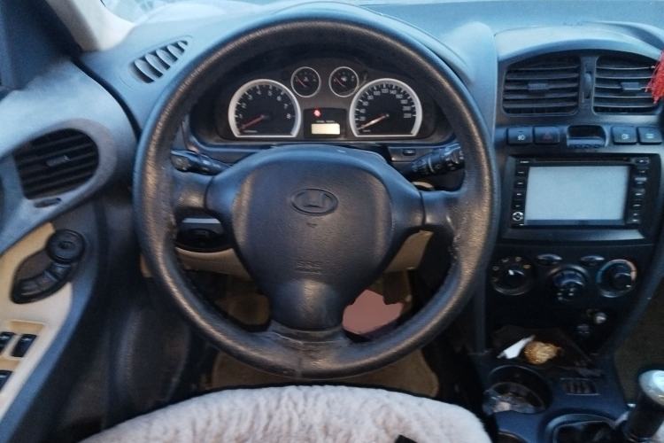 Used Huatai Santa Fe Classic 2012 2.0L Gasoline Manual Two-Wheel Drive with Sunroof Steering Wheel
