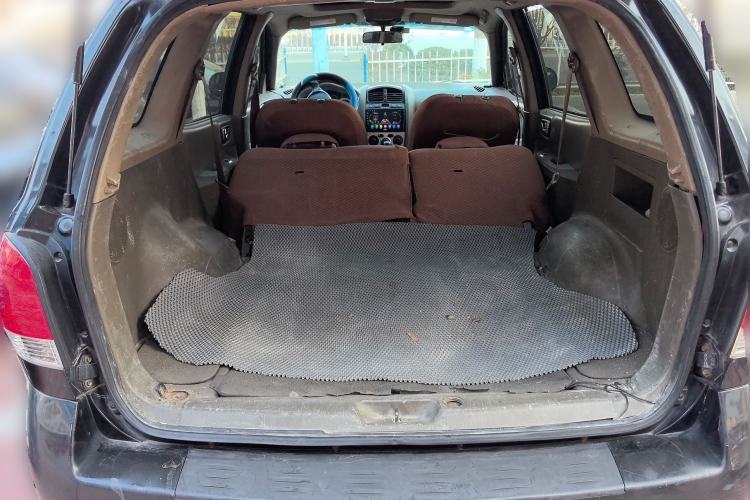 Used Huatai Santa Fe Classic 2012 2.0L Gasoline Manual Two-Wheel Drive with Sunroof Trunk