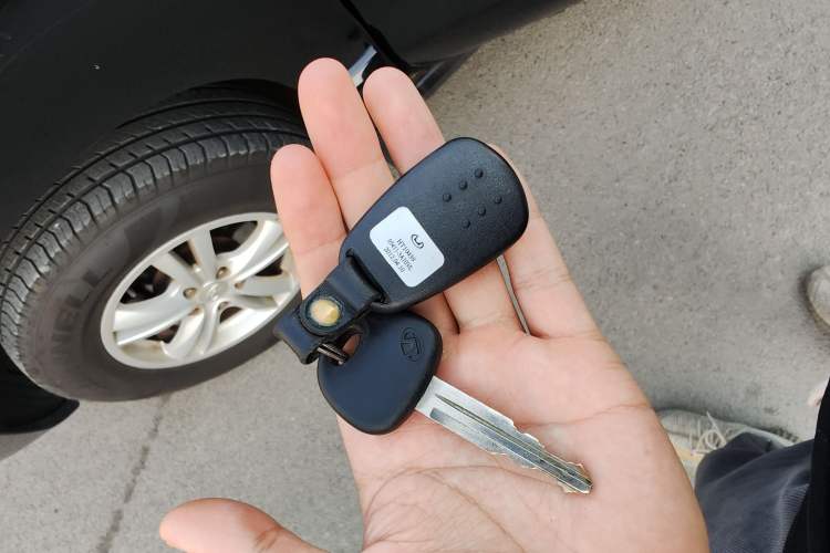 Used Huatai Santa Fe Classic 2012 2.0T Diesel Manual Two-Wheel Drive Hurricane Version Vehicle Key