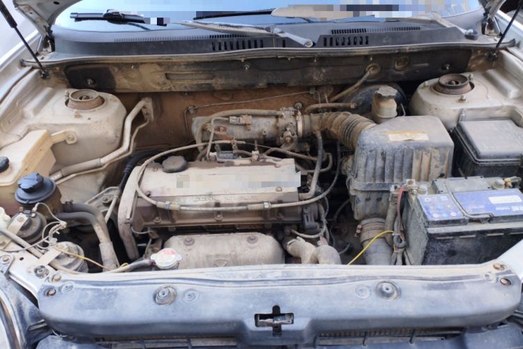 Used Huatai Santa Fe Classic 2012 2.0L Gasoline Manual Two-Wheel Drive Navigation Edition Engine Bay
