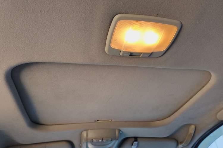Used Huatai Santa Fe Classic 2012 2.0L Gasoline Manual Two-Wheel Drive Navigation Edition Headliner