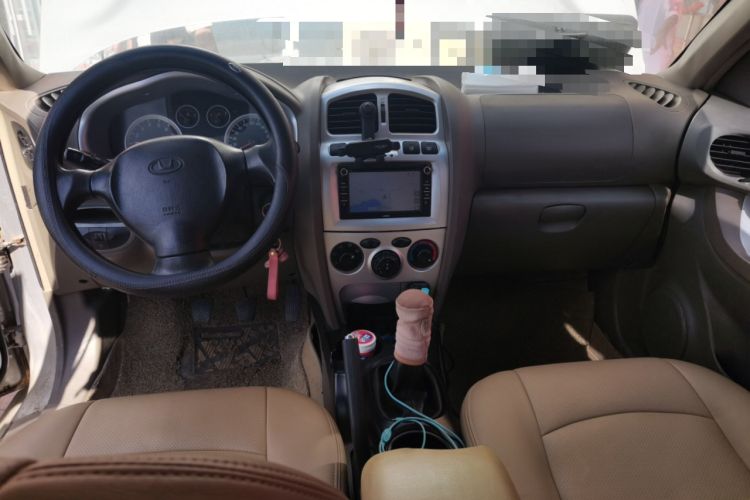 Used Huatai Santa Fe Classic 2012 2.0L Gasoline Manual Two-Wheel Drive with Sunroof Center Console