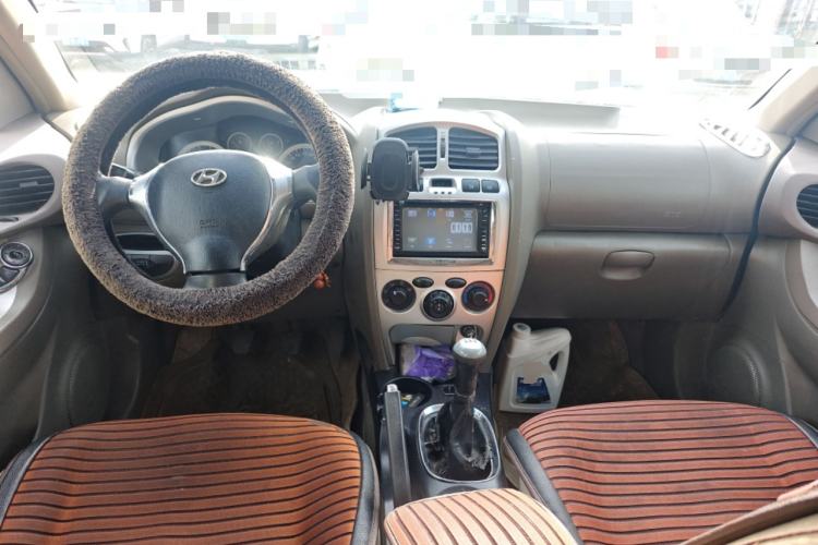 Used Huatai Santa Fe Classic 2012 2.0L Gasoline Manual Luxury Version Center Console