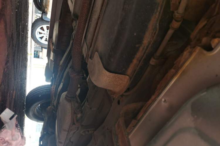 Used Huatai Santa Fe Classic 2012 2.0L Gasoline Manual Two-Wheel Drive with Sunroof Chassis Rear Right