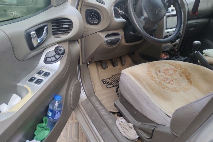 Used Huatai Santa Fe Classic 2012 2.0L Gasoline Manual Two-Wheel Drive with Sunroof Driver Seat