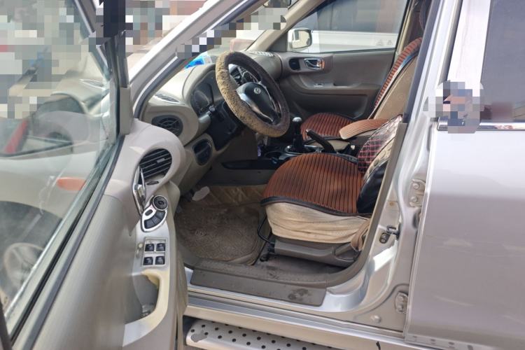 Used Huatai Santa Fe Classic 2012 2.0L Gasoline Manual Luxury Version Driver Seat