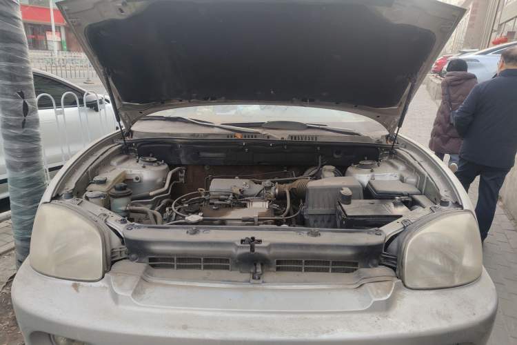 Used Huatai Santa Fe Classic 2012 2.0L Gasoline Manual Two-Wheel Drive with Sunroof Engine Bay