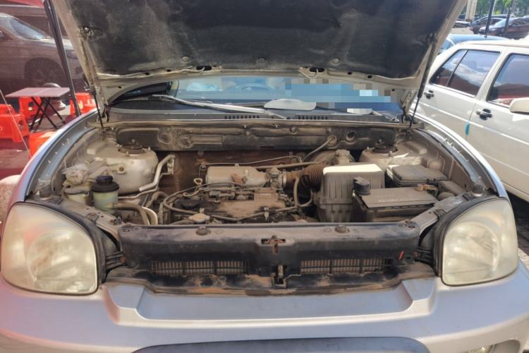 Used Huatai Santa Fe Classic 2012 2.0L Gasoline Manual Two-Wheel Drive with Sunroof Engine Bay