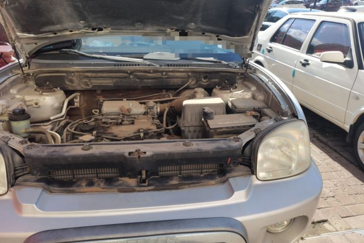 Used Huatai Santa Fe Classic 2012 2.0L Gasoline Manual Two-Wheel Drive with Sunroof Engine Bay Left