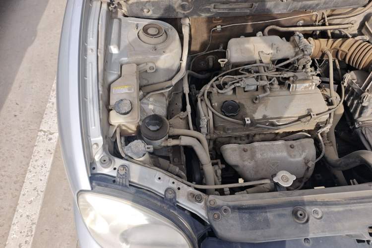 Used Huatai Santa Fe Classic 2012 2.0L Gasoline Manual Luxury Version Engine Bay Right