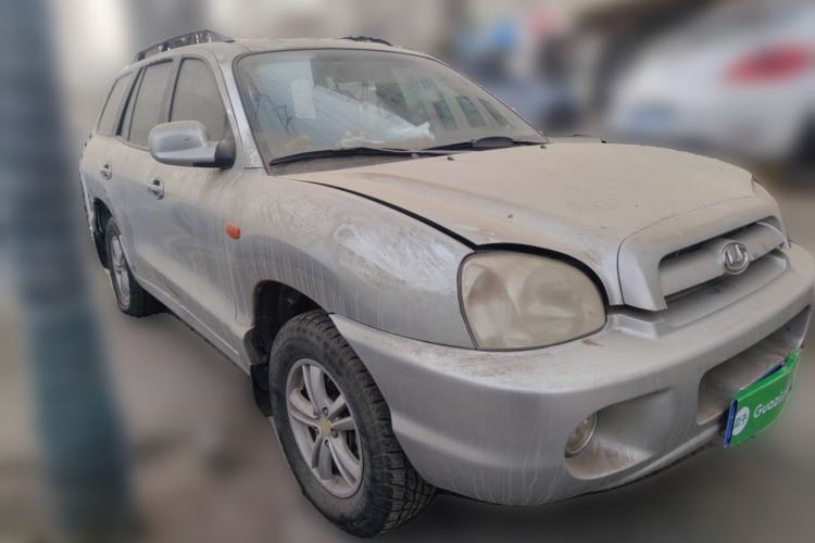 Used Huatai Santa Fe Classic 2012 2.0L Gasoline Manual Two-Wheel Drive with Sunroof Front Right 45 Deg