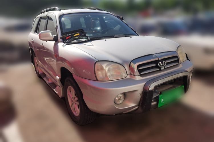 Used Huatai Santa Fe Classic 2012 2.0L Gasoline Manual Two-Wheel Drive with Sunroof Front Right 45 Deg
