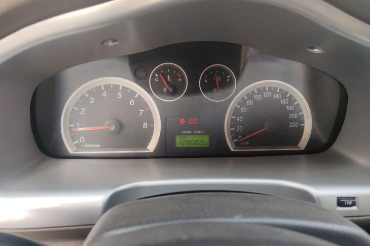 Used Huatai Santa Fe Classic 2012 2.0L Gasoline Manual Two-Wheel Drive with Sunroof Instrument Cluster