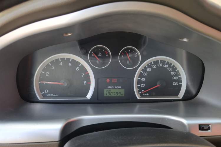 Used Huatai Santa Fe Classic 2012 2.0L Gasoline Manual Two-Wheel Drive with Sunroof Instrument Cluster