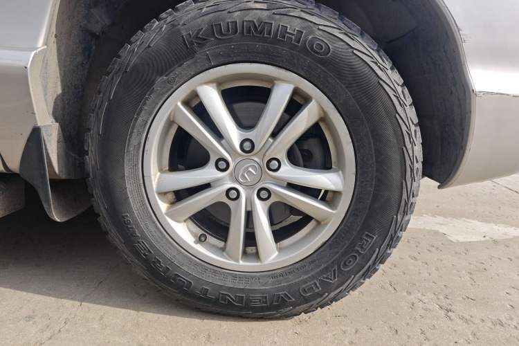 Used Huatai Santa Fe Classic 2012 2.0L Gasoline Manual Luxury Version Right Front Wheel Hub