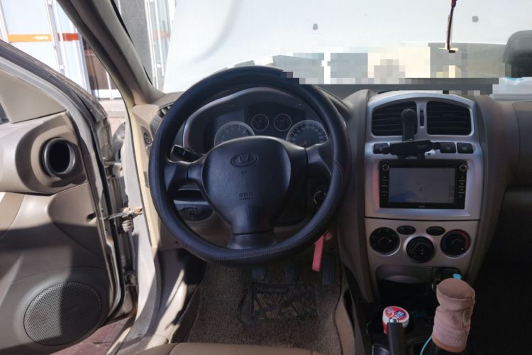 Used Huatai Santa Fe Classic 2012 2.0L Gasoline Manual Two-Wheel Drive with Sunroof Steering Wheel