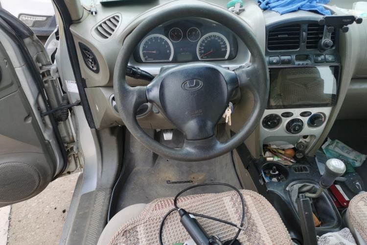 Used Huatai Santa Fe Classic 2012 2.0L Gasoline Manual Two-Wheel Drive Comfort Version Steering Wheel