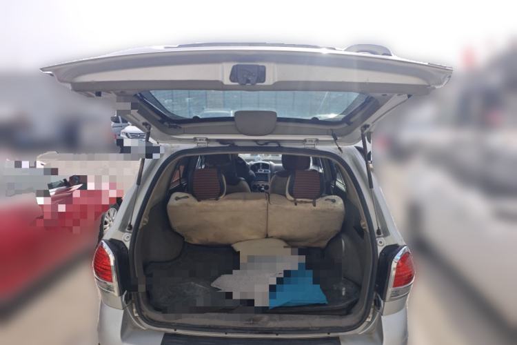 Used Huatai Santa Fe Classic 2012 2.0L Gasoline Manual Luxury Version Trunk