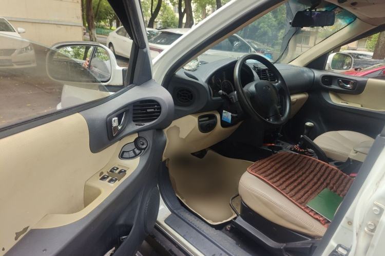 Used Huatai Santa Fe Classic 2012 2.0L Gasoline Manual Two-Wheel Drive with Sunroof Driver Seat