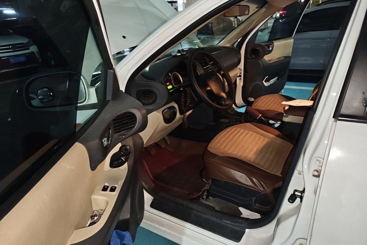 Used Huatai Santa Fe Classic 2012 2.0L Gasoline Manual Two-Wheel Drive with Sunroof Driver Seat
