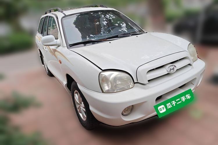 Used Huatai Santa Fe Classic 2012 2.0L Gasoline Manual Two-Wheel Drive with Sunroof Front Right 45 Deg