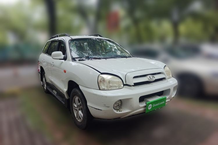 Used Huatai Santa Fe Classic 2012 2.0L Gasoline Manual Two-Wheel Drive with Sunroof Front Right 45 Deg