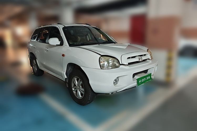 Used Huatai Santa Fe Classic 2012 2.0L Gasoline Manual Two-Wheel Drive with Sunroof Front Right 45 Deg