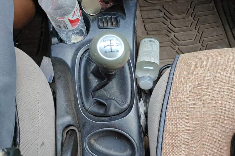 Used Huatai Santa Fe Classic 2012 2.0L Gasoline Manual Two-Wheel Drive with Sunroof Gear Lever